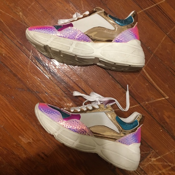 Steve Madden Merit Metallic Sneaker - Picture 4 of 6